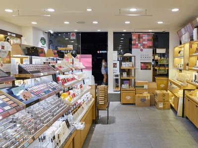 Cần Tuyển NV tạp vụ lau chùi dọn dẹp cửa hàng tại TP HCM 0