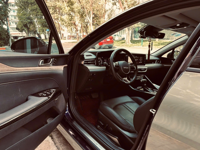 KIA K5 bản Prenium - full options luôn. 2