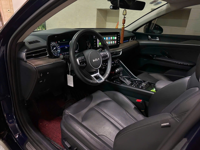 KIA K5 bản Prenium - full options luôn. 3