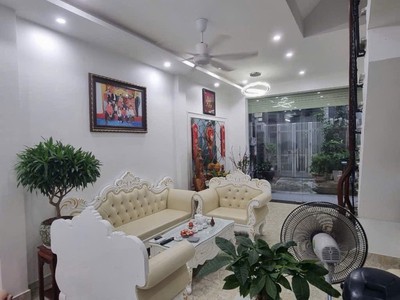 Phương mai - đống đa - ô tô đỗ cửa - nội thất- kinh doanh- văn phòng- hơn 9 tỷ 1