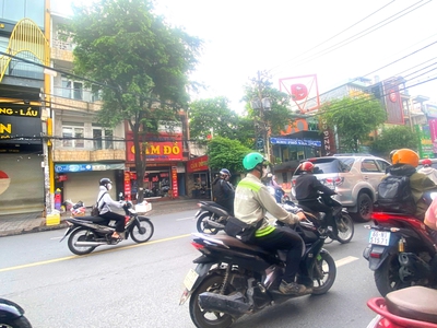 Cho thuê nhà 174 Nguyễn Gia Trí, P25, Q Bình Thạnh. Trệt, 2 lầu 4x20  DT 240m2 chỉ 70tr 1