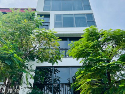 Bán nhà mặt hồ linh quang,mt 7m,7 tầng thang máy,vỉa hè rộng,nhỉnh 24ty / 42m2 0