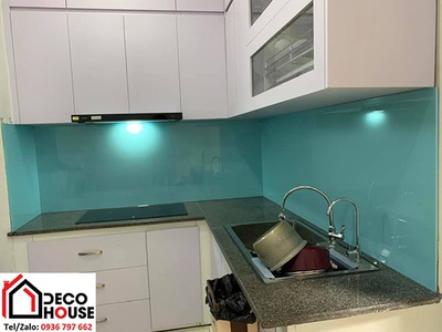 Các loại kính ốp bếp kết hợp với nội thất bếp hiện đại 0