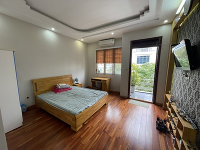 Cho thuê nhà vị trí đẹp Văn Cao, DT: 90m2, sân cổng riêng. 6