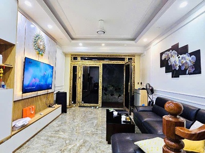 Bán nhà võ chí công - nhà đẹp ở ngay -ngõ nông gần phố -cách ôtô 10m - 35m 7 tầng mt4.3m -giá 9.5 tỷ 0