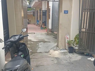 Giá rẻ vô cùng ngô gia tự 35m,cấp 4,nhỉnh 3 tỷ,cho thuê 5tr/1 tháng,ô tô đỗ cổng 1