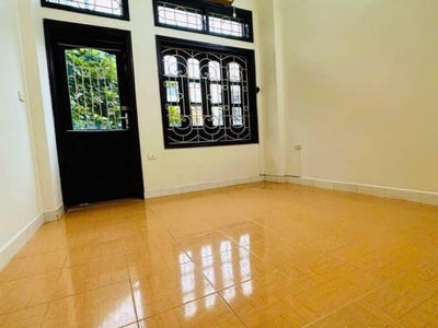 Cho thuê nhà ngõ ô tô Phố Phạm Tuấn Tài, Hoàng Quốc Việt 52m x 4T - 18 triệu 0