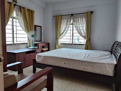 Cho thuê căn hộ chung cư Tôn Thất Thuyết Q. 4 : -	Diện tích 65m2, 2PN, 1wc Phòng khách, bếp, căn bìa 3