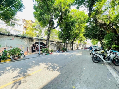 12.8 Tỷ Phùng Hưng Đầu Hàng Cót MT3.3M 30M2 4 TẦNG KCBT VỈA HÈ RỘNG 0