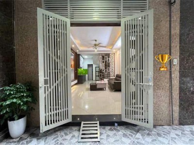 Bán nhà mặt ngõ khương trung, thanh xuân. dt 40m, 5 tầng, xe ba gác đỗ tận cửa. giá nhỉnh 8 tỷ nhỏ 0