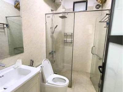 Bán nhà mặt ngõ khương trung, thanh xuân. dt 40m, 5 tầng, xe ba gác đỗ tận cửa. giá nhỉnh 8 tỷ nhỏ 4