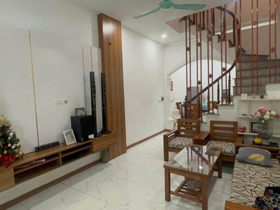Khương trung-thanh xuân-dt: 60m2-5t- giá chỉ:16,9tỷ-thang máy-kinh doan mặt đường oto tránh 1