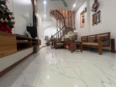 Khương trung-thanh xuân-dt: 60m2-5t- giá chỉ:16,9tỷ-thang máy-kinh doan mặt đường oto tránh 0