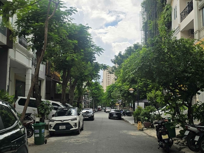 Khu kinh doanh sầm uất nhất đô thị phú mỹ hưng   có sẵn 11 phòng căn hộ dịch vụ cao cấp. giá chỉ 1