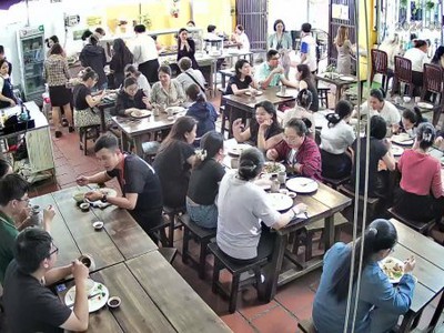 Quận bình thạnh, sang nhà hàng quán chay góc 2 mt đẹp lắm ổn định và có lượng khách gần 1