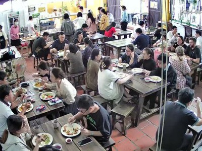 Quận bình thạnh, sang nhà hàng quán chay góc 2 mt đẹp lắm ổn định và có lượng khách gần 0