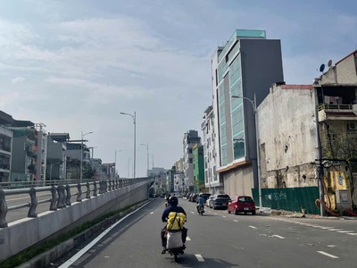 Siêu hiếm - 110m đất vàng hồng tiến - trung tâm bồ đề - mt 6m, nở hậu, ngõ ô tô thông - vào nhà. 0