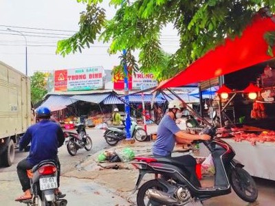 Bán  3sổ 412m2  QL13 vô, SHR thổ cư 286 triệu, sát KCN 350ha. Lộ 18m SÁT TRƯỜNG CHỢ 2
