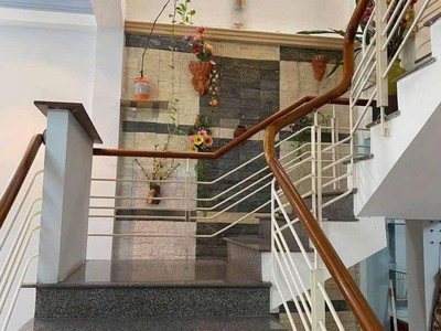 Chủ gấp bán, giá sập sàn, mặt tiền 5.5m lề 3m đối diện bến xe trung tâm, nhà 3 tầng dt 85m2 5x17 . 2