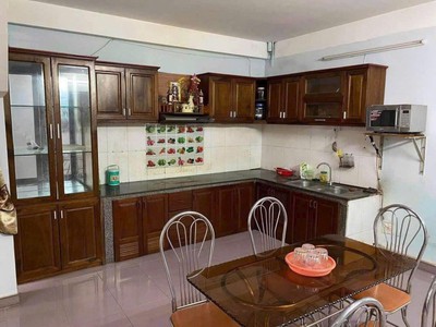 Chủ gấp bán, giá sập sàn, mặt tiền 5.5m lề 3m đối diện bến xe trung tâm, nhà 3 tầng dt 85m2 5x17 . 3