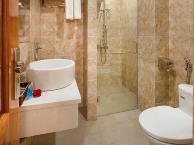 Bán khách sạn 3  8 tầng đang kinh doanh, giá 32 tỷ có thang máy rộng, 2 thang bộ, 38 phòng 2