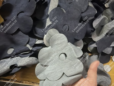CẮT ĐỤC LỖ VẢI ÁO KHOÁC,đục lỗ vải theo yêu cầu 15
