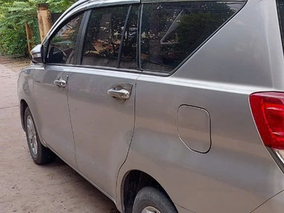 Chính chủ bán xe TOYOTA innova 2.0E sản xuất năm 2016 1