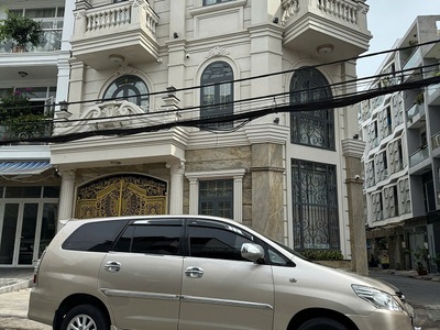 Bán xe Toyota innova 2.0E MT - 2013 - Giá 295 triệu . 9