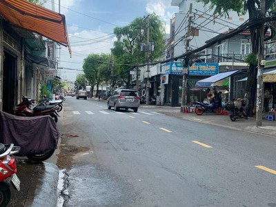 Bán nhà phú thọ, phường 1, quận 11.  dt 22m2 x 2 tầng  3.5 x 9 . giá 3.25  tỷ tl. 0