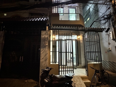 Quận 10  cmt8 - dt 44m2 - hẻm nhựa 6m xe hơi quay đầu - nhà mới - căn góc - 3 tầng mới - 4pn - 1