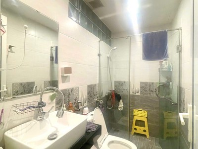 Bán nhà phân lô lạc trung, 74m2, 6 tầng, mặt tiền 5.8m, 18.5 tỷ, nhà đẹp ở ngay, ô tô vào nhà 3