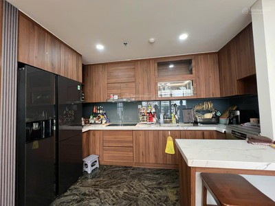 Cực rẻ   bán căn góc 3n2vs 144m2 tòa ct1 vimeco nguyễn chánh giá bán 58tr/m2, nội thất rất đẹp. 3
