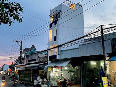 Bán nhà 1 trệt 3 lầu mặt tiền ngô quyền, ngay chợ bến gỗ chỉ 3tỷ350 0