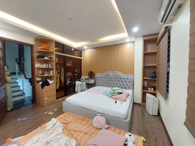 Nhà phố nguyễn văn cừ-long biên,41m2,5 tầng,mặt tiền 4m,7.9 tỷ.ngõ rộng, lô 2 thoáng. 1