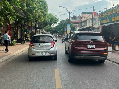 Chủ nhà đang cần tiền đành phải bán mảnh đất tại phường phúc lợi diện tích 35m2 đường trước đất 2m 1