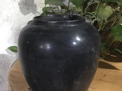 Lọ hoa sơn mài dáng chum sành cổ truyền xưa, chất liệu gỗ tự nhiên, hình thức đẹp như hình chụp, k 3