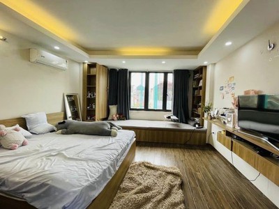 Bán nhà ngọc thuỵ, nhà dân xây 5t, 37m , 5 tỷ, full đồ, nhà đẹp, ô tô đỗ cổng 0