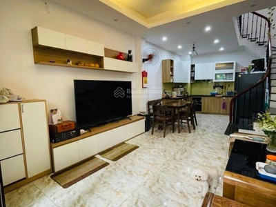 Bán nhà ngọc thuỵ, nhà dân xây 5t, 37m , 5 tỷ, full đồ, nhà đẹp, ô tô đỗ cổng 1