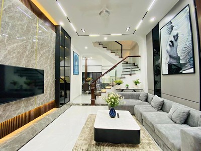 Lô góc bát khối q.long biên 33m2 mt 3.3m nhà mới đẹp long lanh ô tô qua nhà,giá nhỉnh 5 tỷ 0