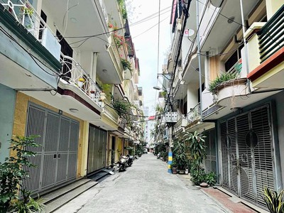Lô góc bát khối q.long biên 33m2 mt 3.3m nhà mới đẹp long lanh ô tô qua nhà,giá nhỉnh 5 tỷ 3
