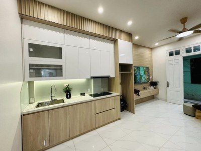 Lô góc bát khối q.long biên 33m2 mt 3.3m nhà mới đẹp long lanh ô tô qua nhà,giá nhỉnh 5 tỷ 1