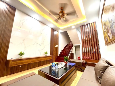 Bán nhà lạc long quân - ngõ thông gần phố - cách ô tô tránh 20m - 35m 4 tầng - giá nhỉnh 8 tỷ 0