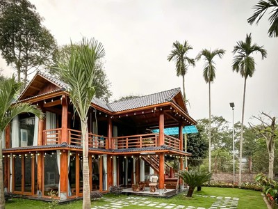 Nhà sàn gỗ đinh công tráng chuyên thi công, thiết kế lắp đặt chọn gói nhà gỗ theo yêu cầu 1