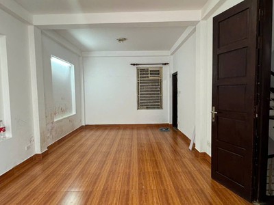 Cho thuê ở nhóm 7 người, vp công ty nhà ngõ ô tô phố nhân hòa, dt 36m2  - 5 tầng - gara ô tô - giá 1