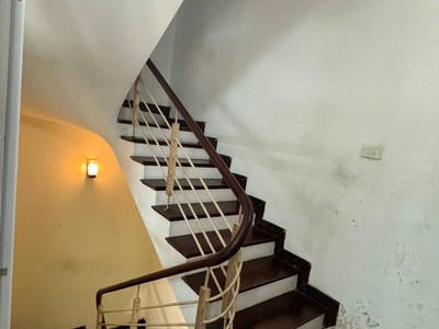 Cho thuê ở nhóm 7 người, vp công ty nhà ngõ ô tô phố nhân hòa, dt 36m2  - 5 tầng - gara ô tô - giá 2