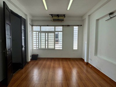Cho thuê ở nhóm 7 người, vp công ty nhà ngõ ô tô phố nhân hòa, dt 36m2  - 5 tầng - gara ô tô - giá 3