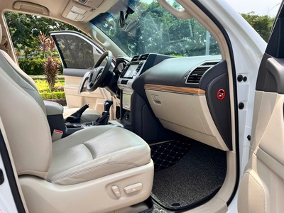 Nhập đội: TOYOTA PRADO 2.7VX 2018 fom mới 1