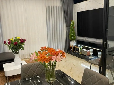 Nhà đẹp lung linh nội thất full ở  luôn,trước nhà  ô tô chánh, vỉa hè 4m,phố đức giang 70m2,6 tầng, 1