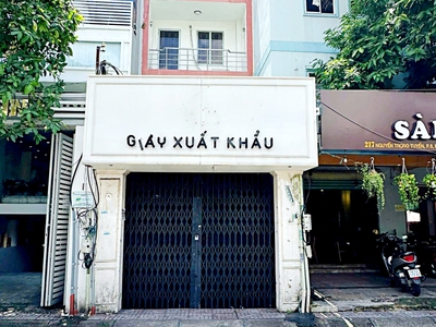 Cho thuê nhà 215A Nguyễn Trọng Tuyển, P8, Quận Phú Nhuận. Trệt, 3 lầu 4x20  300m2 chỉ 30tr 0