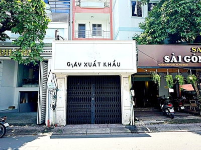 Cho thuê nhà 215A Nguyễn Trọng Tuyển, P8, Quận Phú Nhuận. Trệt, 3 lầu 4x20  300m2 chỉ 30tr 2